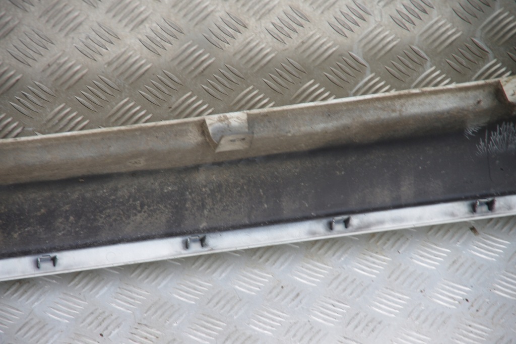 Молдинг порог правая jeep grand cherokee wk2 overland рестайлинг  pw7 bright white Доставка