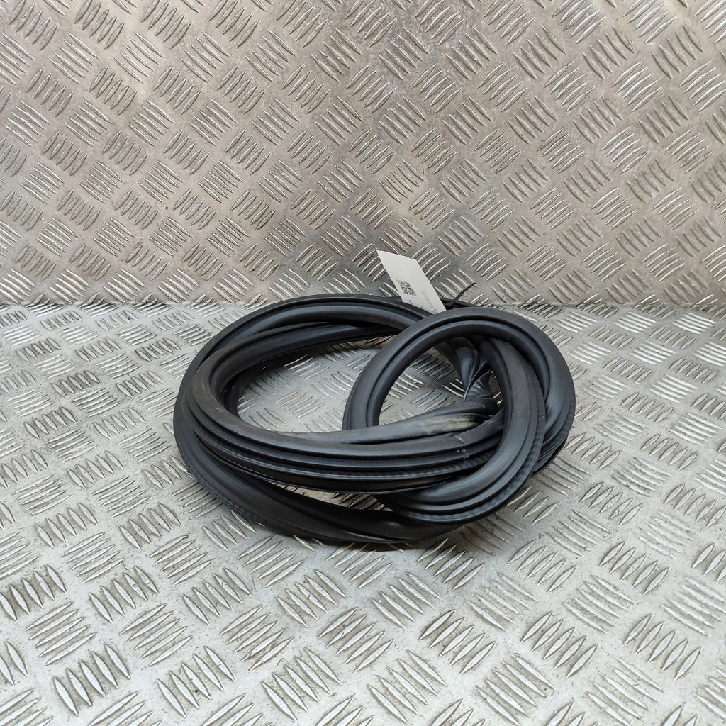 фото №6, Audi a4 s4 b9 8w 2023 ліва сторона гумовий прокладка двері задніх