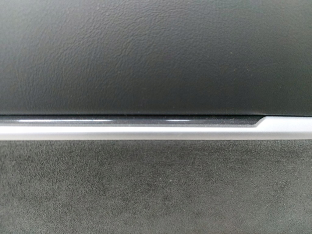 Tesla model 3 рестайлінг  2024 highland оббивка обшивка двері праві перед Ціна