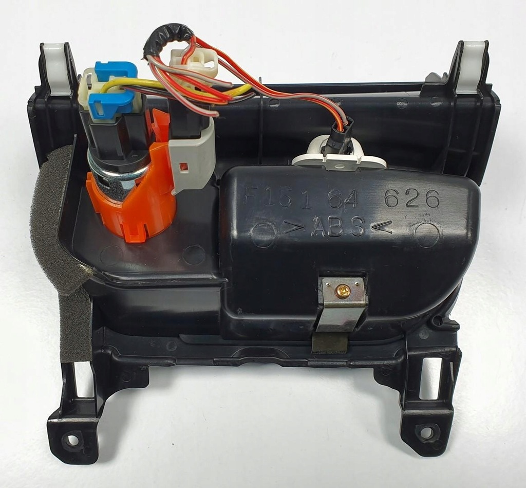 фото №3, Попільничка роз'єм 12v mazda rx-8 rx8 f151-64626