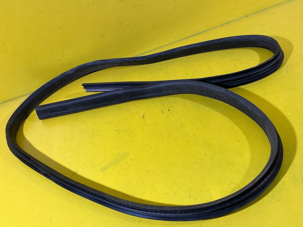 фото №1, Ford focus mk3 - прокладка кузовная дверь левый задняя