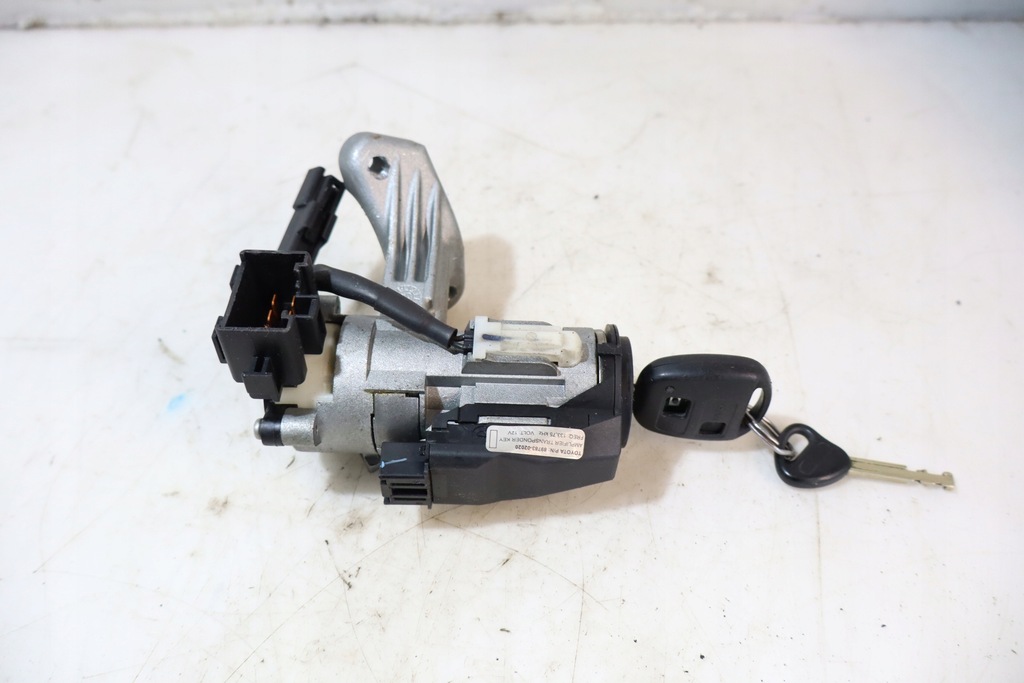 фото №1, Замок зажигания toyota corolla verso e120 1.4d4d