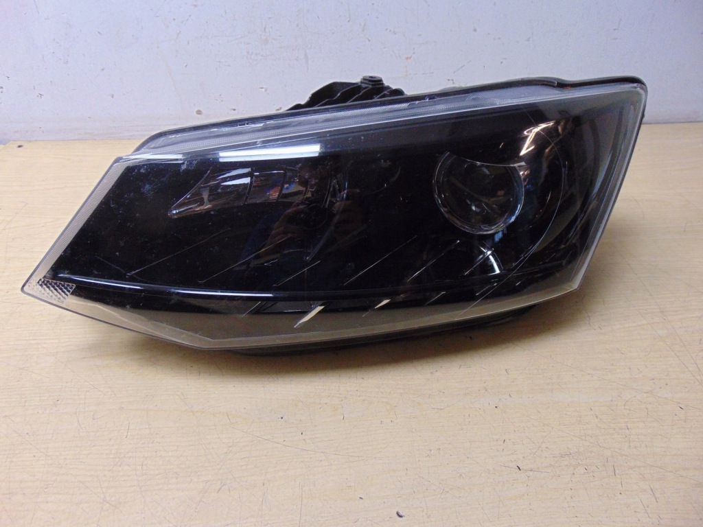 фото №1, Лампа левая перед skoda fabia iii led ładna europa