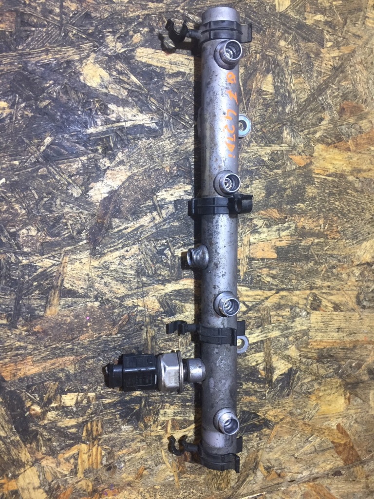 фото №1, Audi q7 4l 4.2 tdi молдинг впрыскная 057130089k