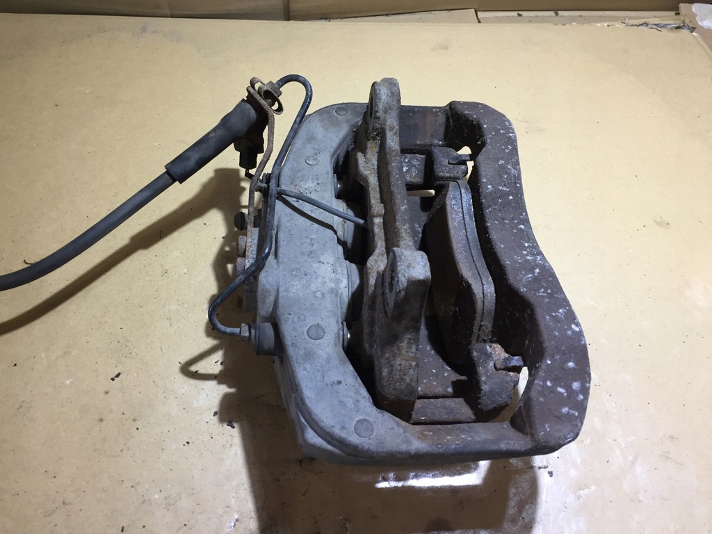 фото №5, A8 d3 суппорт тормозной левый перед 973 dwa поршни