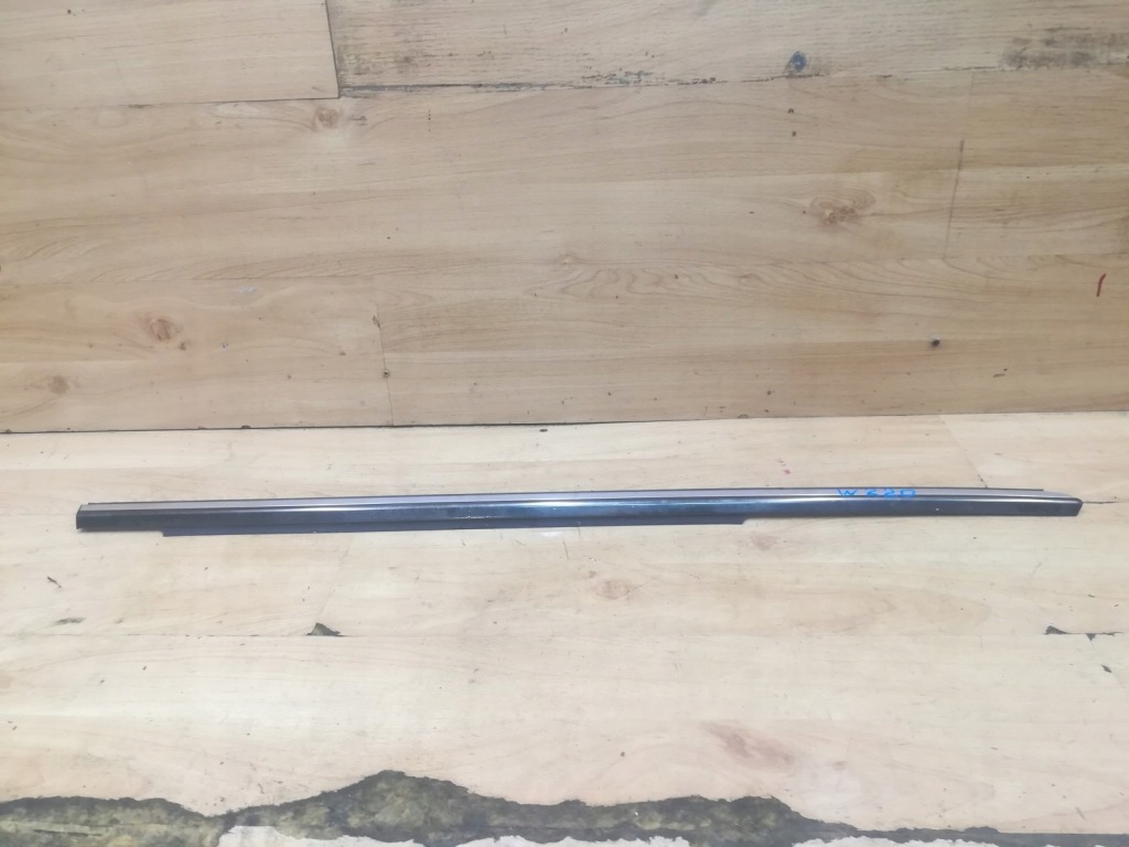 фото №1, Молдинг уплотнитель задняя правая mercedes w220