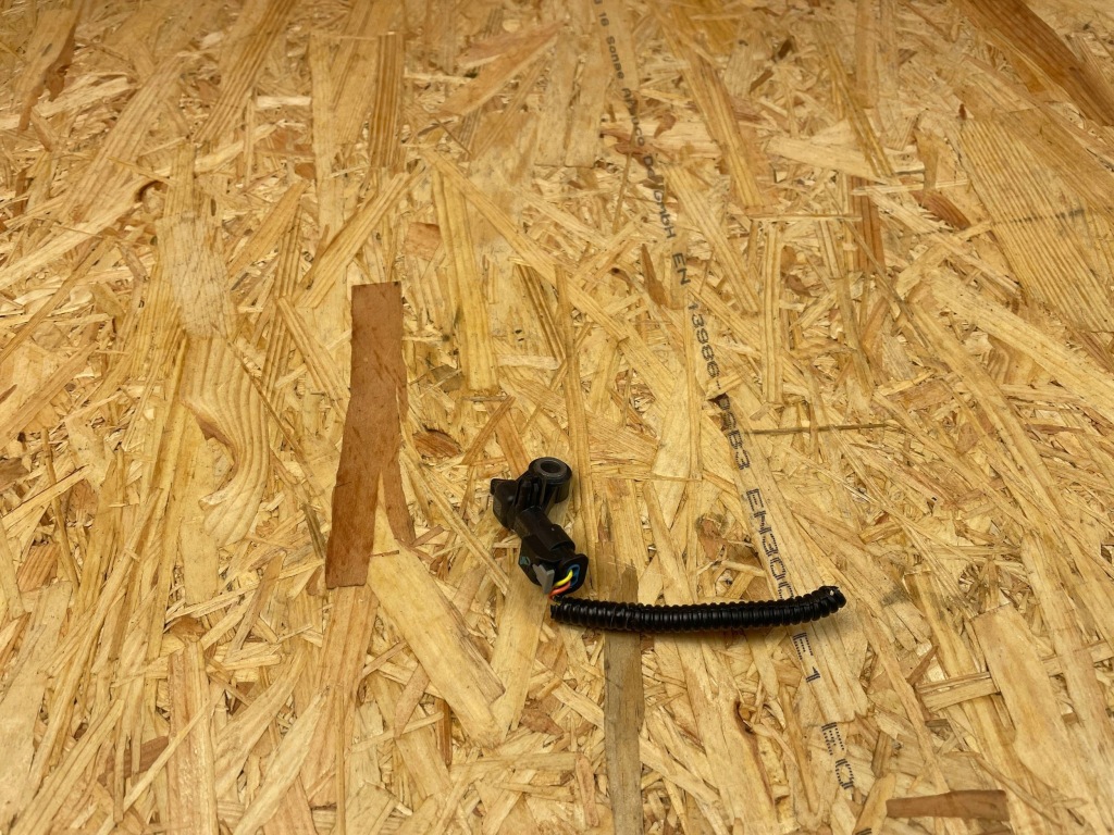 фото №8, Датчик удара ударный штекер tesla model 3 1095699-00-a 2017-