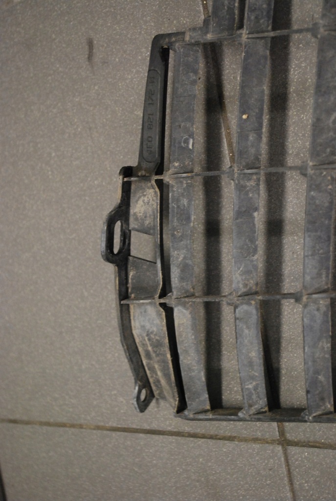 фото №6, Решётка подкрылок правая audi a8 d3 4e0821172m