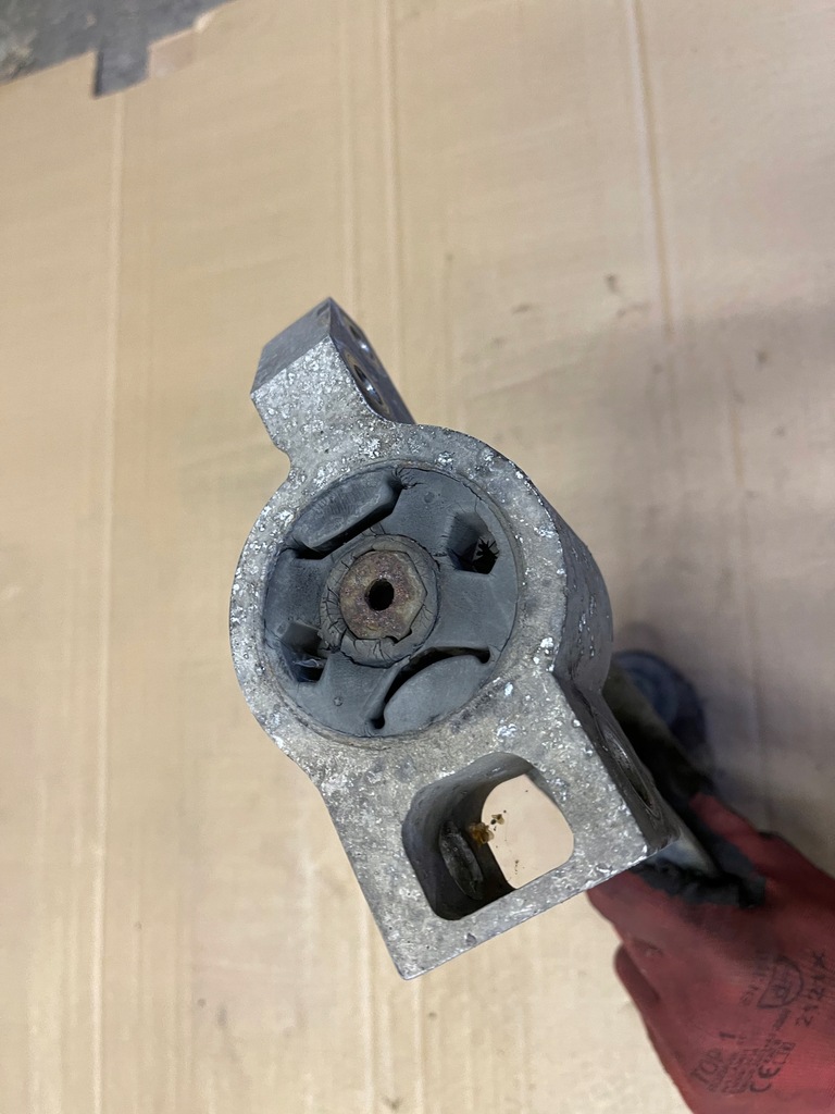 фото №5, Vw touran i caddy golf v рычаг левый передний