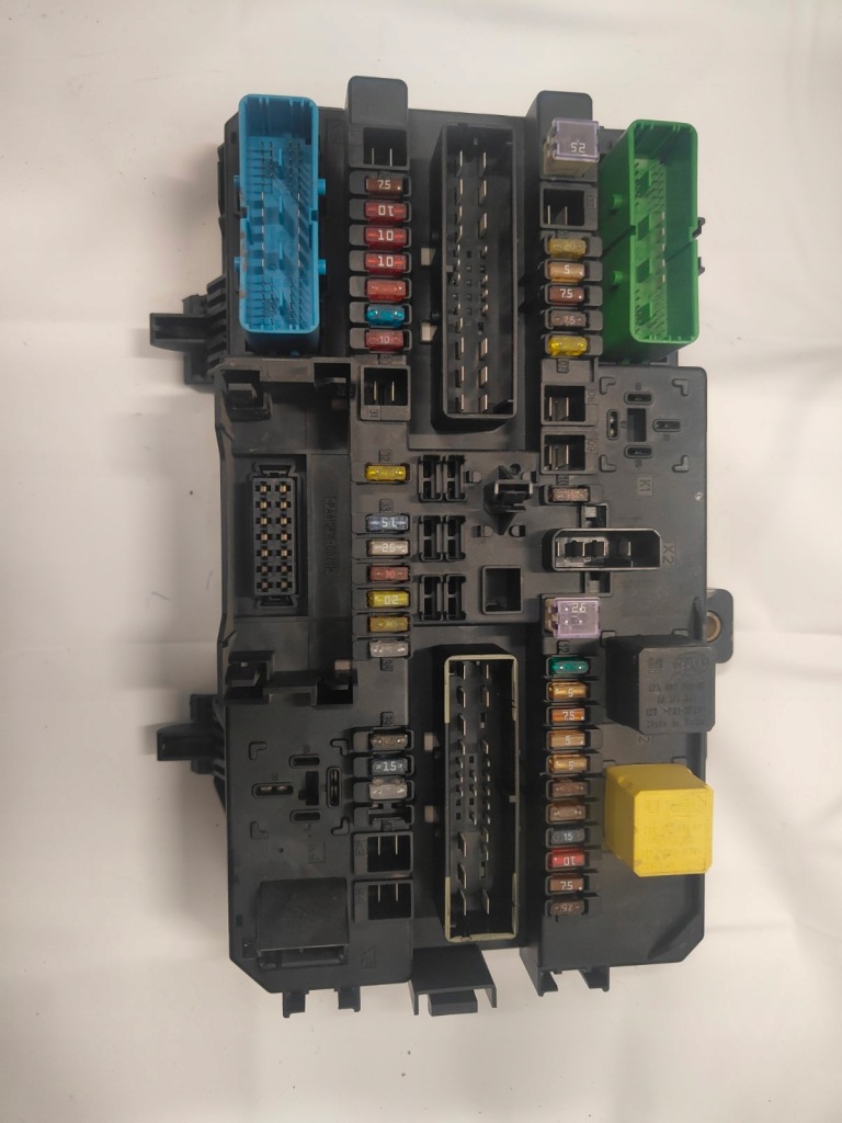 Купить Коробка предохранителей opel 13145020 cg