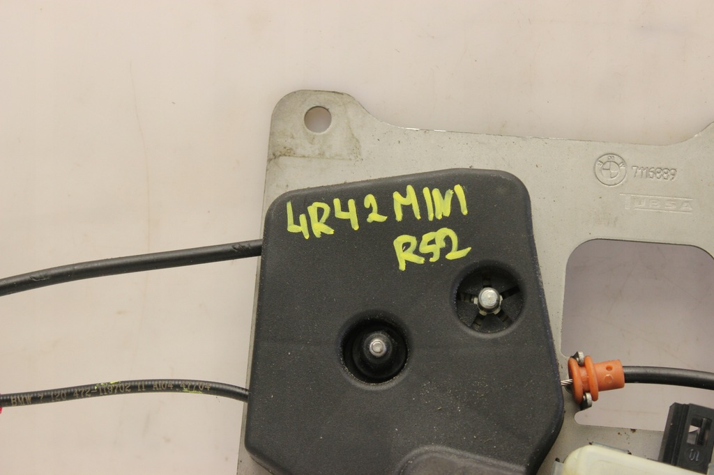 фото №4, Mini r52 cabrio 04r- замок крышки багажника задняя