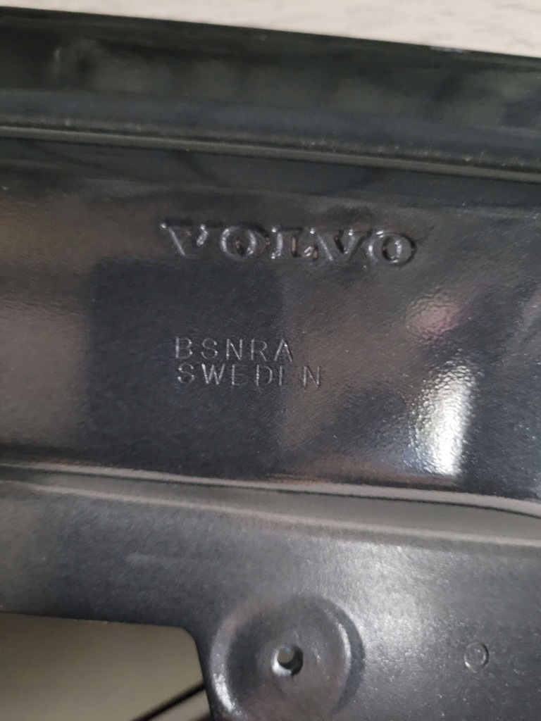 Двері ліва передні volvo xc90 2 bardzo в гарному стані оригінал Зі Шроту