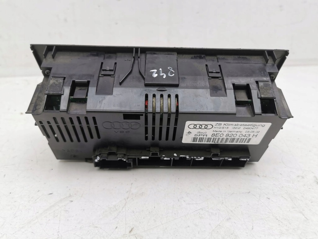 фото №6, Audi a4 s4 b6 8e 8h 2002 панель кондиціонера