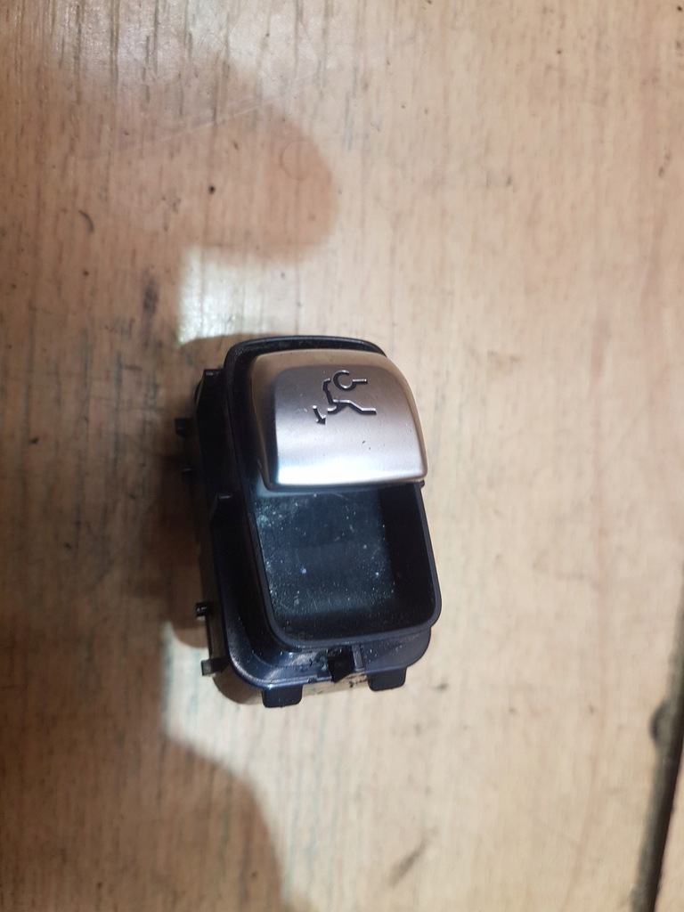 фото №1, Переключатель открывания крышки mercedes w213