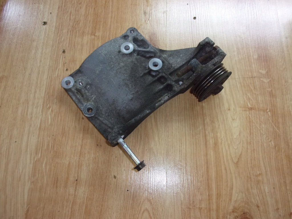 фото №1, Suzuki swift mk6 кронштейн двигуна ролик 1.3 16v