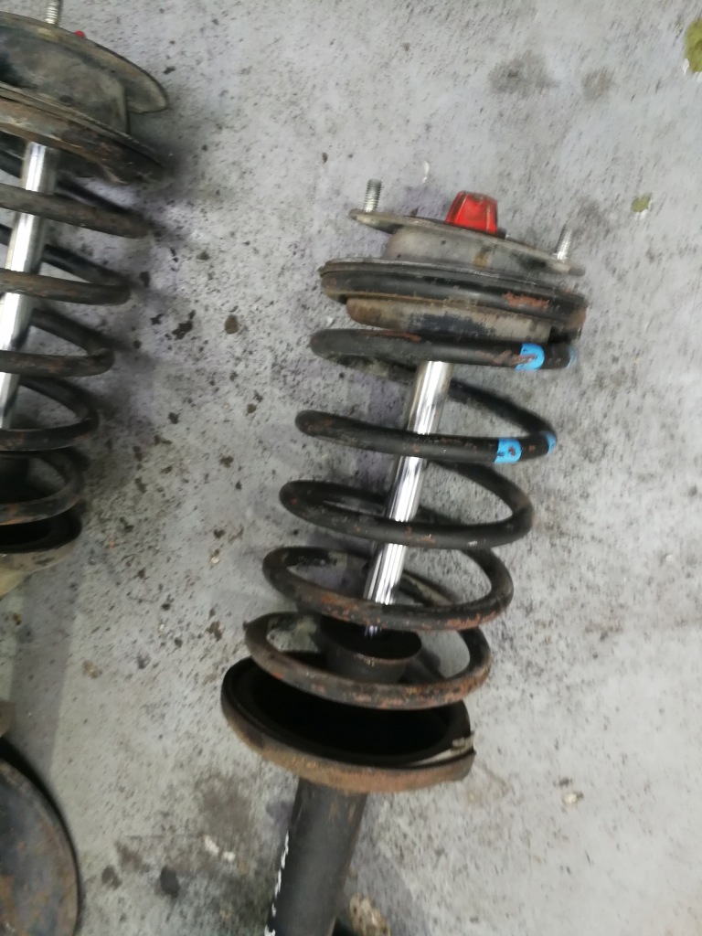 Амортизаторна стійка правий перед bez корозія bmw e30 Київ