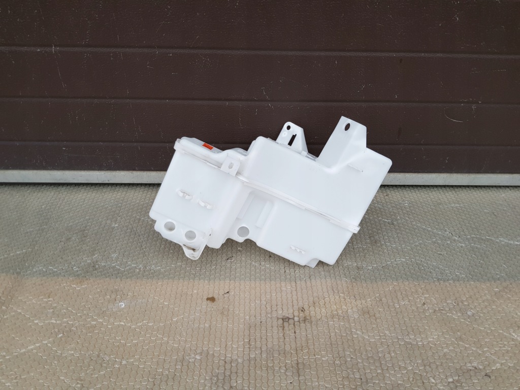 фото №1, Toyota corolla e21 бачок омывателя 3 насос !!!!!!!!