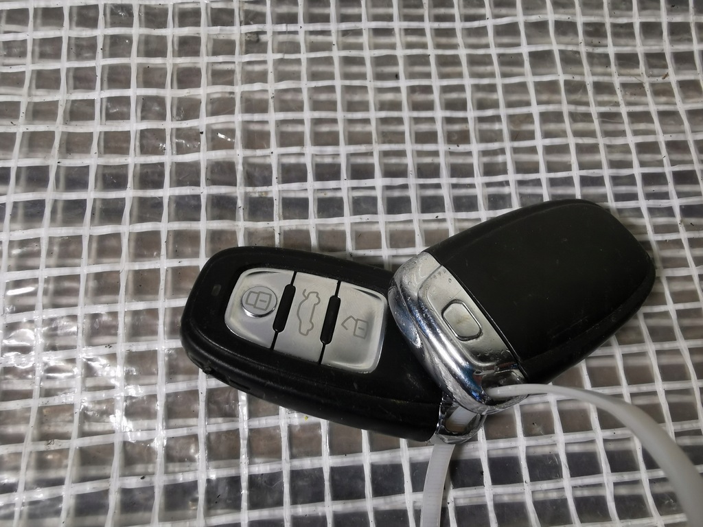 фото №8, Audi a4 b8 08-15 8k0 ключ pilot 2 штуки замок запалювання зчитувач 8k0909131d