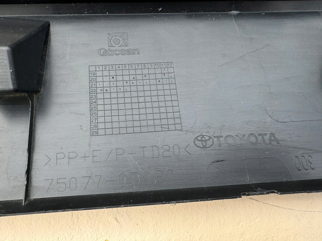 фото №12, Toyota yaris cross 20r- молдинг дверь правый задняя правое задние 75077-0d020