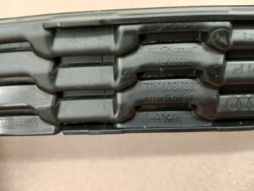 фото №10, Audi q8 2019- молдинг бампера задняя накладка накладка pdc чёрный сатиновая