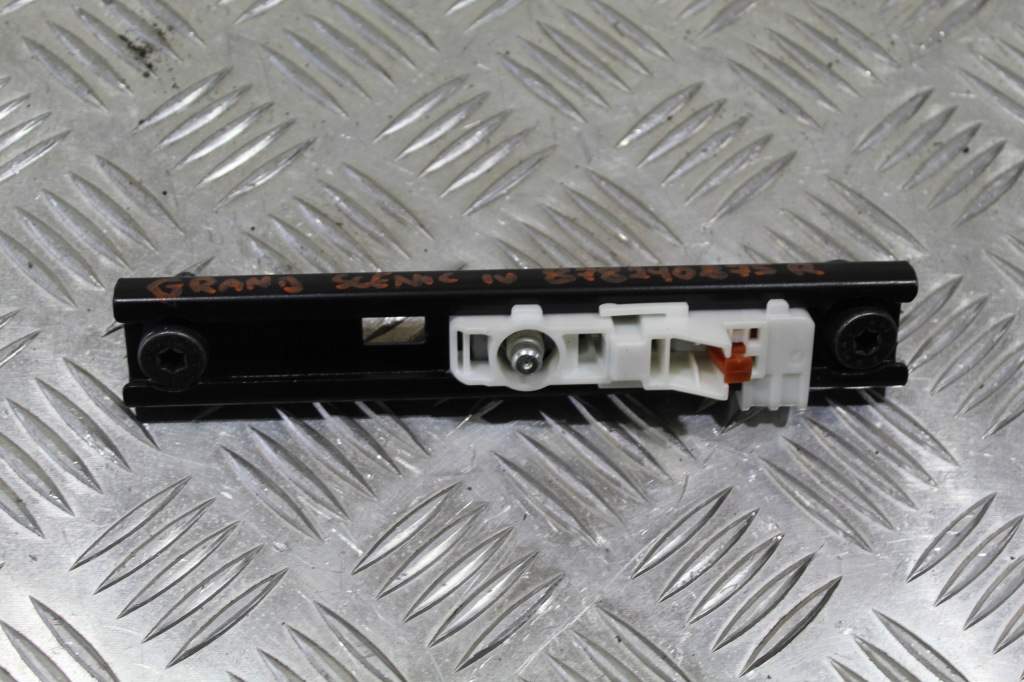 фото №1, Регулювання ременів безпеки scenic iv 4