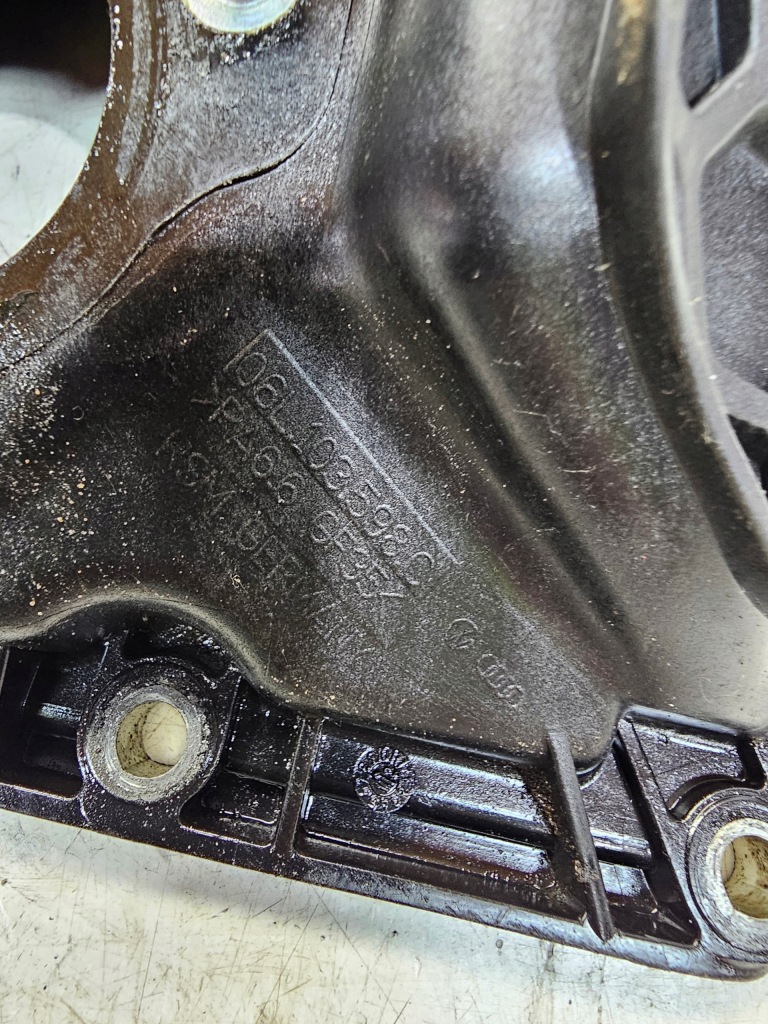 Поддон масляная пластиковая audi a4 b8 a5 q5 vw 1.8 tfsi cjeb 06l103598c Недорого