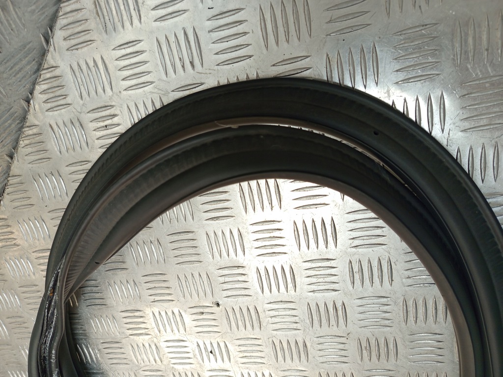 фото №14, Renault clio v lift прокладка крышки багажника задняя задняя