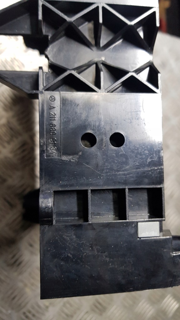 фото №2, Mercedes w211 каркас радио кронштейн a2116800134 рамка