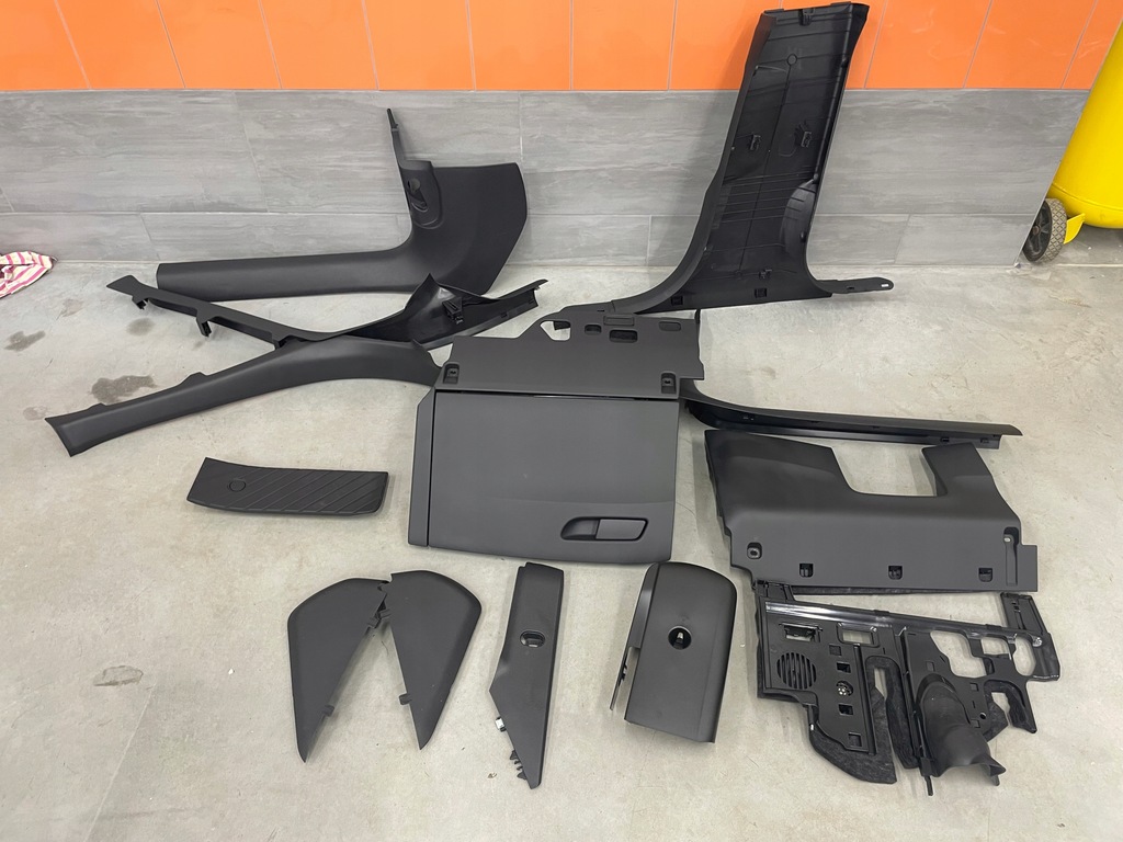 фото №1, Все пластики салона защита стойка a5 8w