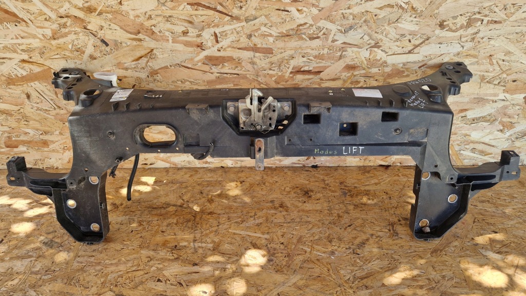 Купити Renault modus lift pas передній 8200224768