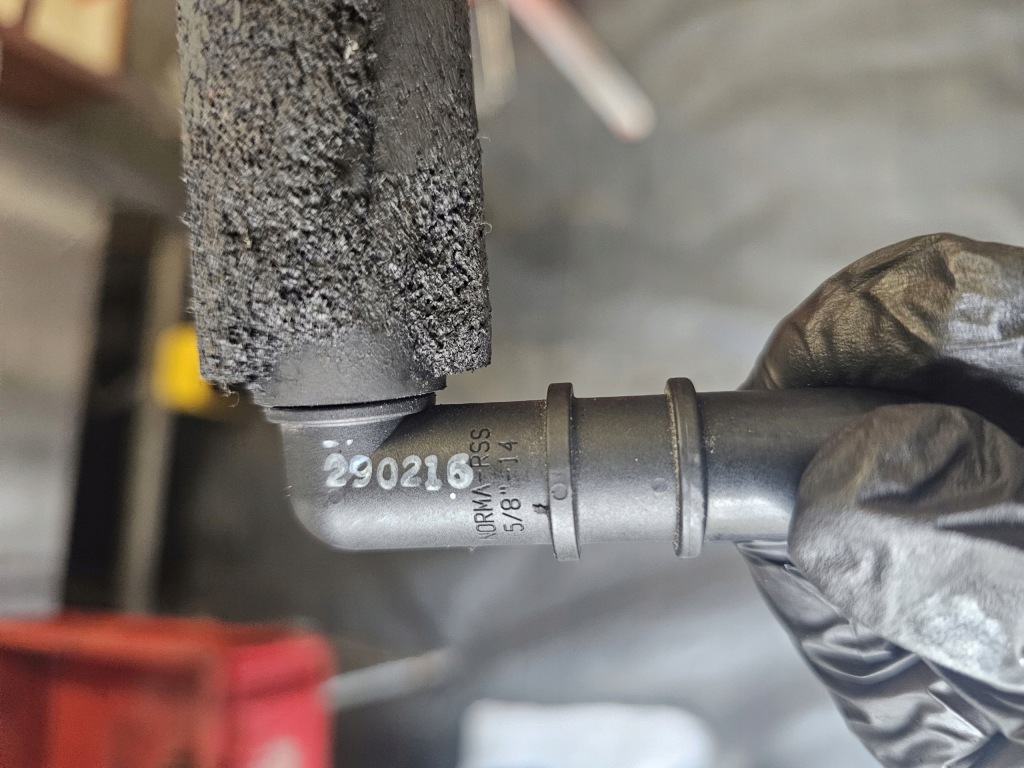 фото №5, Bmw e90 e46 1.8 b n46b18a труба шланг вентиляція картера