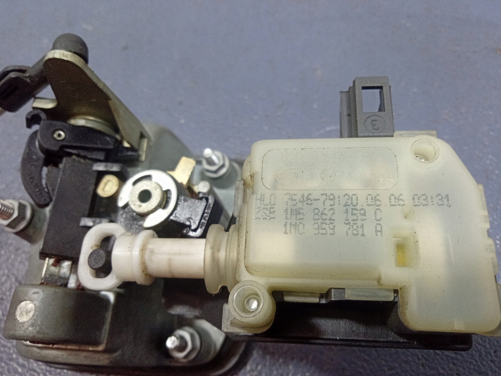 фото №6, Seat cordoba ii значок ручка крышки задний багажника 6l6827565c