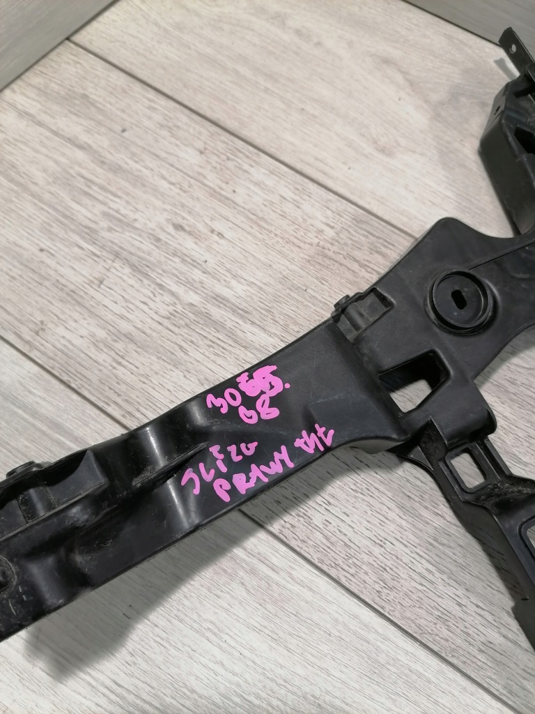 фото №10, Passat b8 напрямна бампер правий задня 3g9807356a