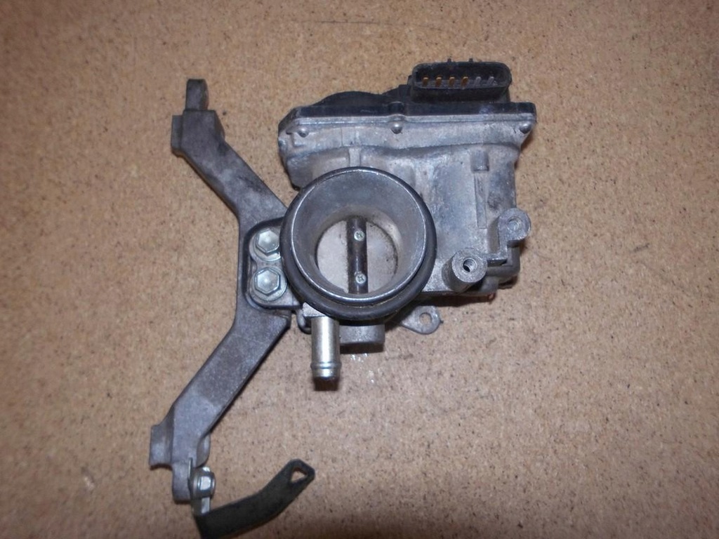 фото №1, Дроссельная заслонка toyota 22010-28010