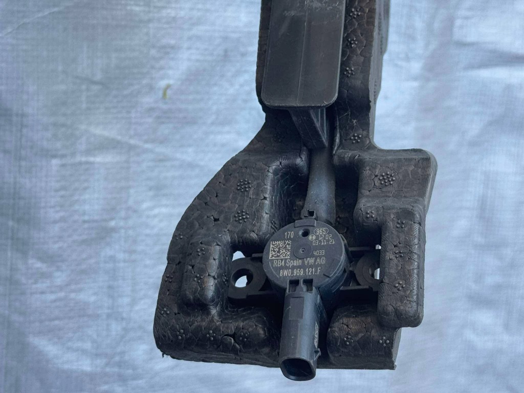 Audi a4 b9 8w0 рестайлинг  s-line абсорбер бампера пена датчики 8w0807550ac с Разборки