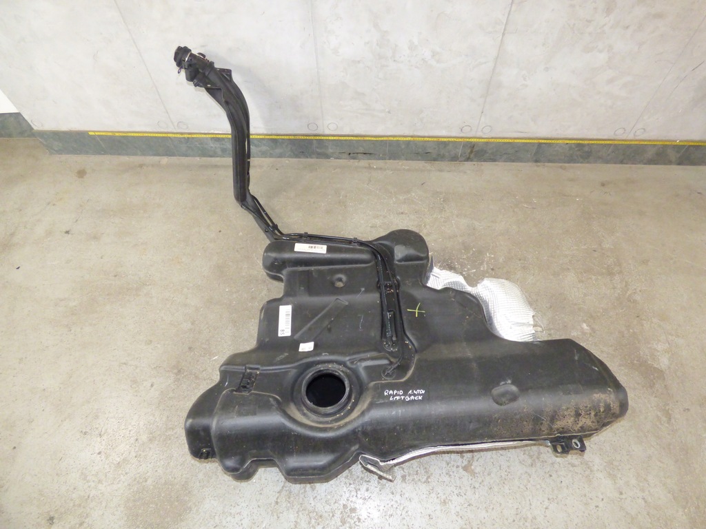 фото №1, Бак пального 6r7201085 заливна горловина rapid 1.4 tdi