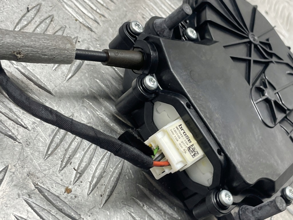 фото №10, Bmw f07 доводчик замок крышки крышки багажника 7211168 7269543