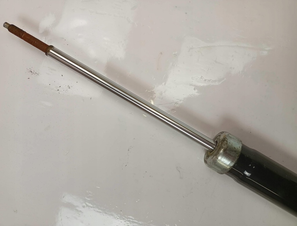 Амортизатор левый  задняя renault clio Доставка