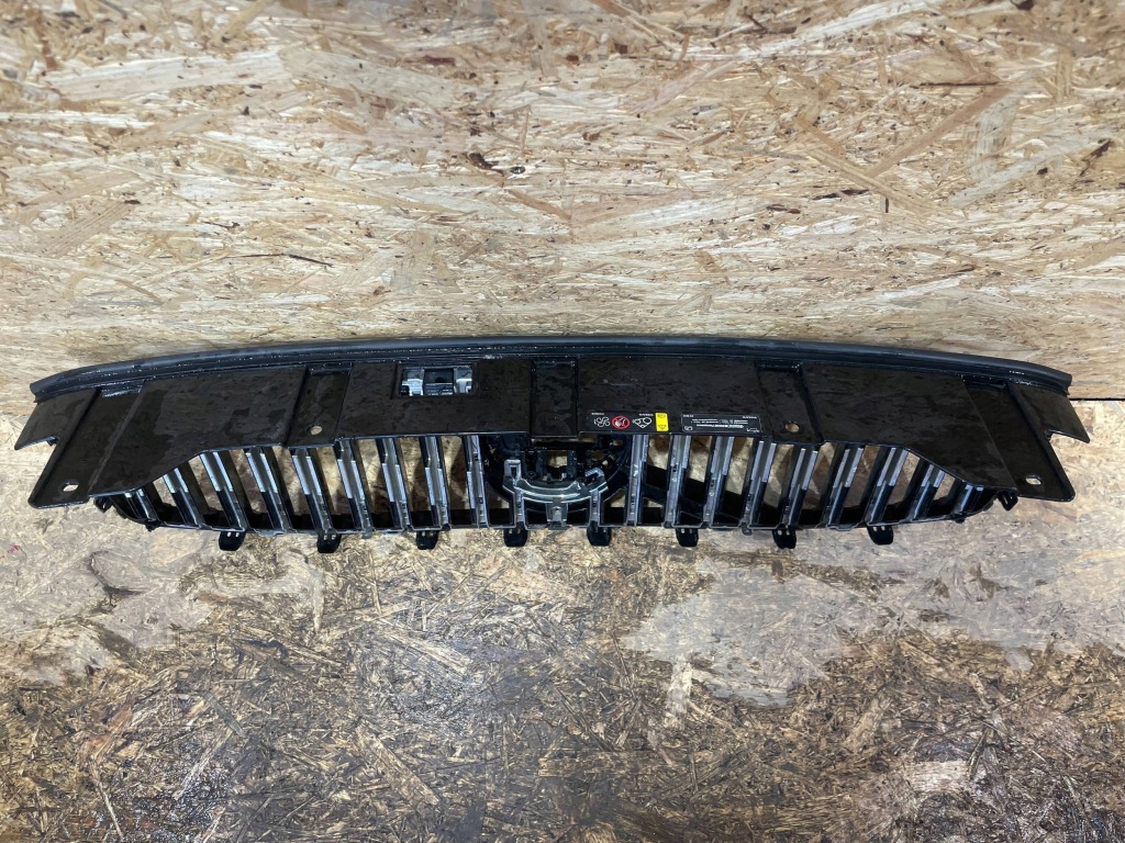 фото №9, Volvo xc60 xc-60 ii 2 lift 21- решётка радиатора решётка радиатора решётка средняя бампера перед