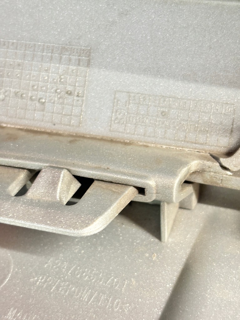 фото №10, Mercedes glb w247 накладка спойлер бампера перед a2478857800 a2478855701