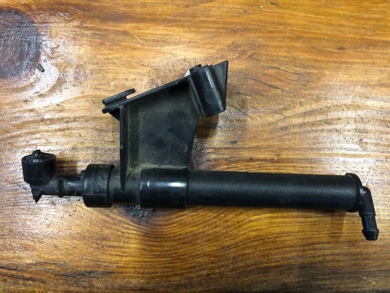 фото №1, Volvo s40 v50 - правый омыватель фара