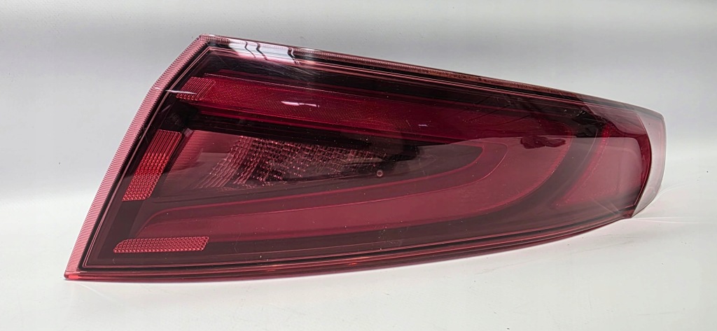 Купить Фара правый задний  led alfa romeo giulia 16-22 оригинал европа 00505437880