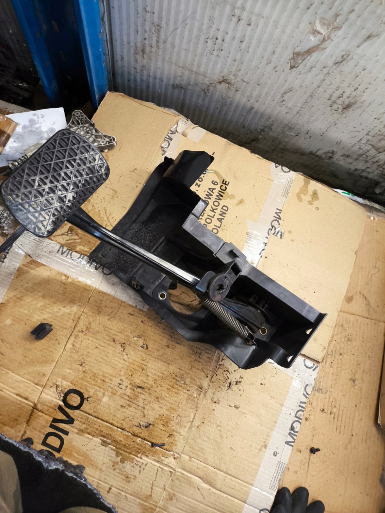 Купити Mercedes w209 mercedes w203 педаль гальма автоматична коробка передач 2032900401 ?