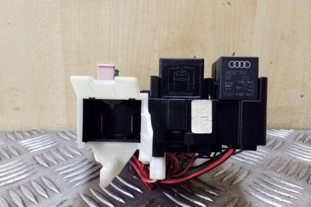 Коробка запобіжників vw passat variant b8 3g5 5q0937615c 1.6l дизель Зі Шроту