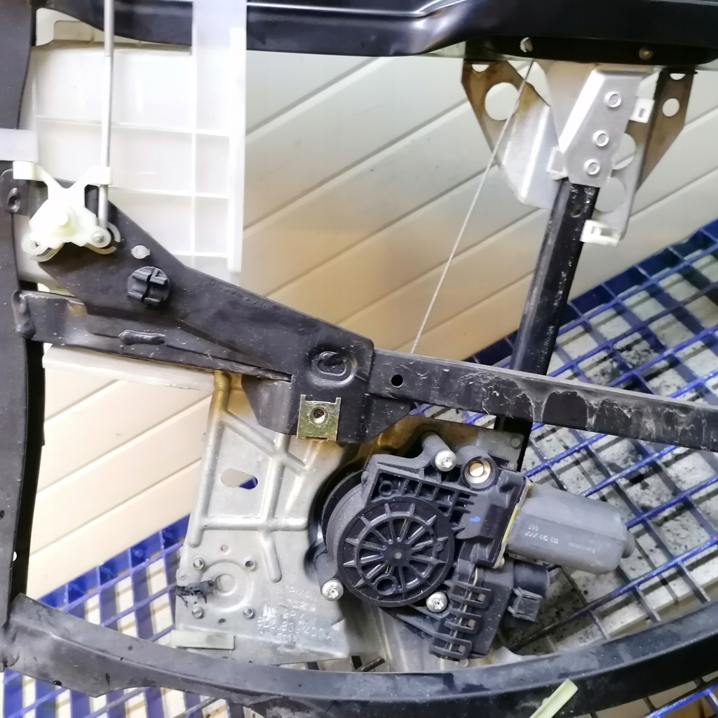 фото №6, Audi a4 b5 рамка двері механізм скло правий задня