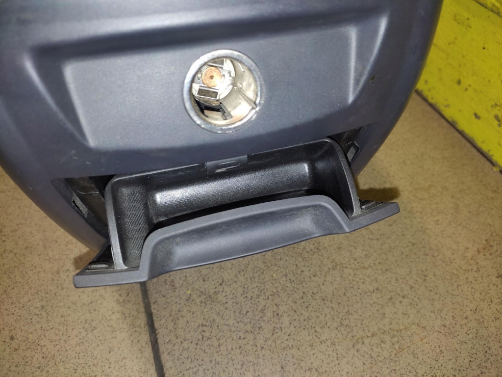 фото №6, Volvo s40 ii туннель средний подлокотник 8687407