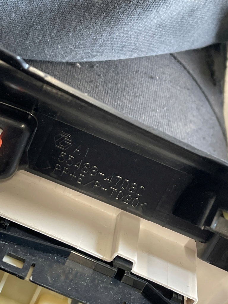 фото №9, Toyota prius xw50 2017 element панелі приладової панелі / середина