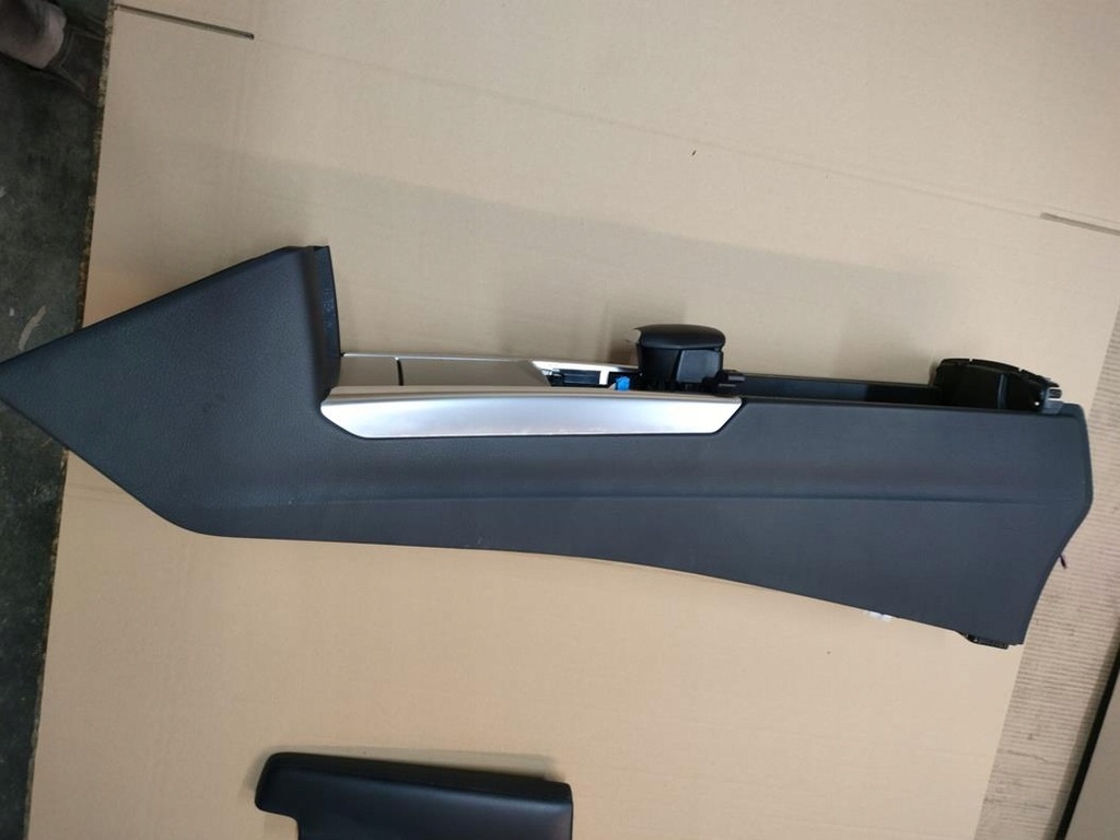 фото №9, Подлокотник туннель mercedes w212 lift kombi czarna derma