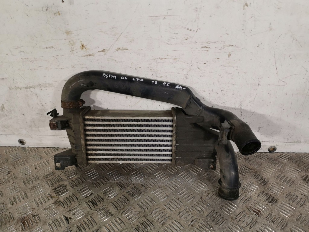 Купити 2006 opel astra h інтеркулер 13128926