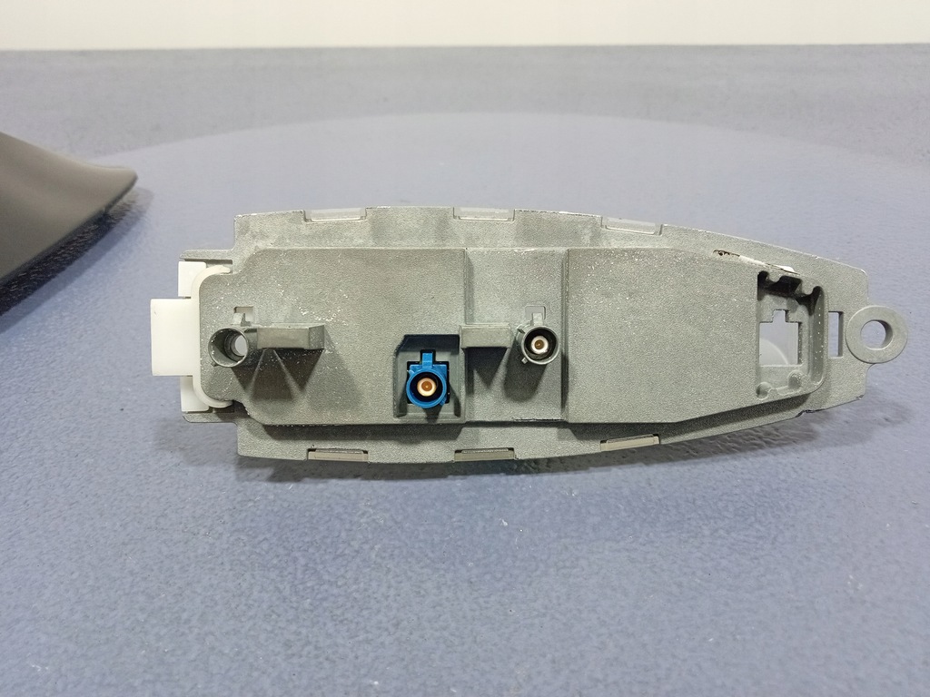 фото №4, Bmw 7 f01 f02 f10 антенна кровельная плавник 9141463